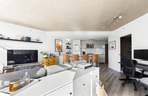 Crosstown Apartment | Downtown Luxury Apartment with Amazing City Views!