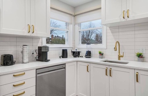 Ottawa Division House | Downtown luxury house close to the nature