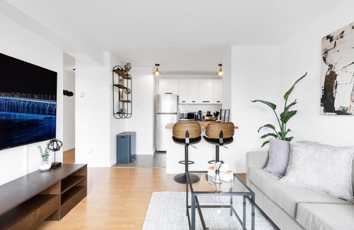 Milton Park Apartment | Downtown Montreal Horizon Suite With Parking