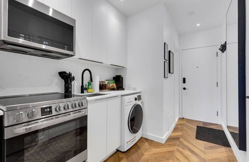 Milton Park Apartment | Downtown Montreal Speakeasy 502 | Balcony, Queen Bed, Sofa Bed, Parking & 65` TV