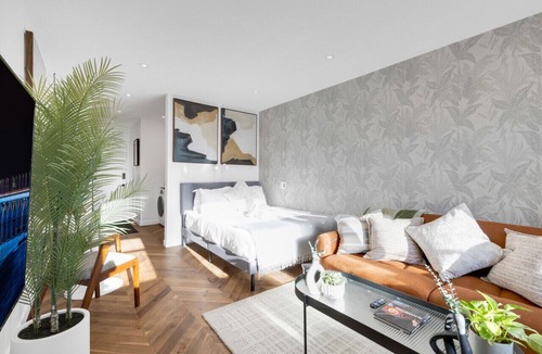Milton Park Apartment | Downtown Montreal Speakeasy 503 | Balcony, Queen Bed, Sofa Bed, Parking & 65` TV