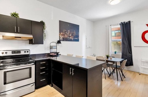 Quartier des Spectacles Apartment | Downtown MTL Metro Access Chic 2BR Stay