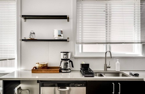 New Edinburgh Apartment | Downtown Ottawa | Modern APT