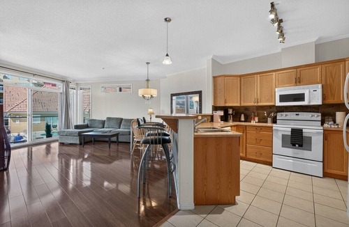 North End Apartment | Downtown Pool View 2 Bdrm 449 On The Lake