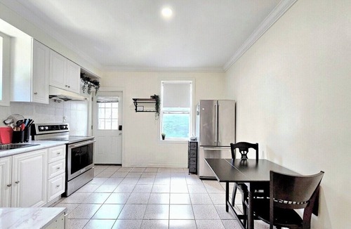 Trinity - Bellwoods Apartment | Downtown Toronto 1 bedroom unit Near Trinity bellwood park