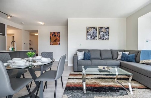 Central Waterfront Apartment | Downtown Toronto 2BR Home with Fitness Room