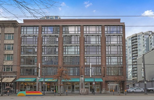 Downtown Vancouver Apartment | Downtown Vancouver 2BR Stay - Balcony + Workspace