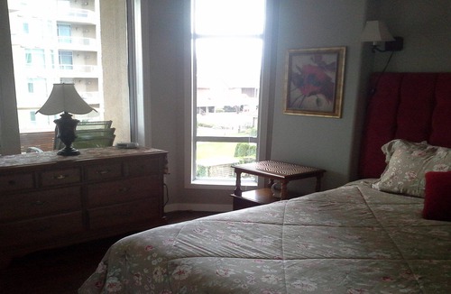 Central Okanagan Condo | Downtown Waterfront Kelowna British Columbia Canada