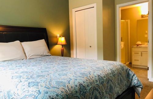 Whitehorse Apartment | Downtown Whitehorse Deluxe 2 Bedroom Condo