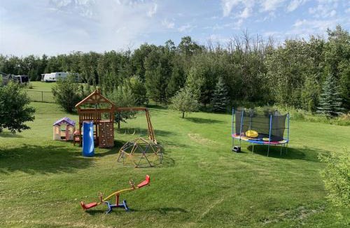 Sherwood Park House | Dragonfly Inn Walkout Suites