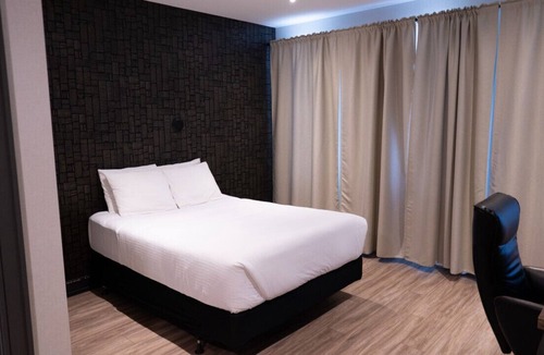 Northeast Mississauga House | Dream Suites Boutique Hotel - Private room in Mississauga