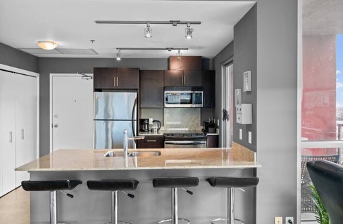 Beltline Apartment | DT Views | UG Park | Walk to Saddledome |AC