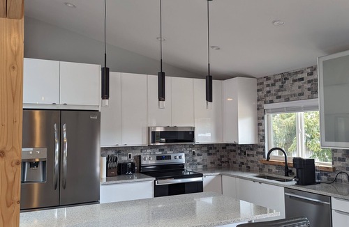 Comox House | Dyke Rd House - Home away from home