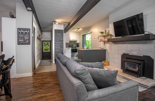 Saint Donat Cottage | e Sous-Bois | Ski in/out, Spa, Pool Table & Foosball