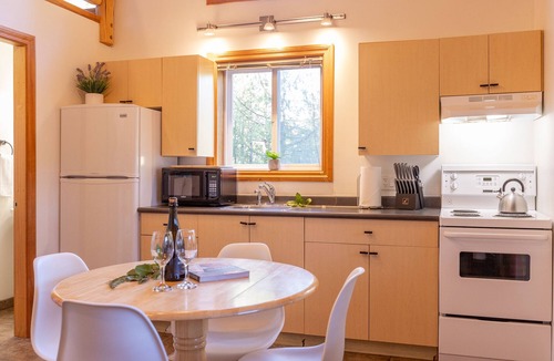 Ucluelet Cabin | Eagle Cabin I Wild Pacific Trail I Kayak I Forest