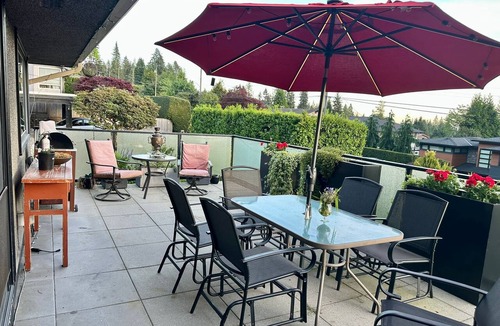 District of North Vancouver House | Eagle’s Nest Retreat Among Majestic Evergreens