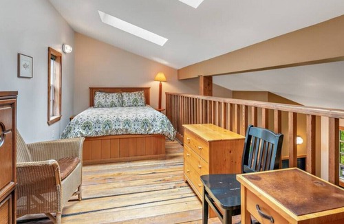 Ucluelet Apartment | Eagle's Nest West Coast Rainforest Loft in Ukee