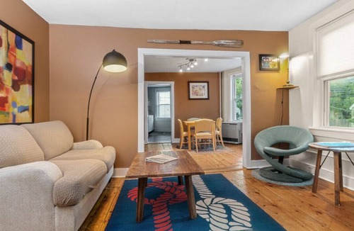 East End Apartment | East end. Walk to food, beer and downtown fun.