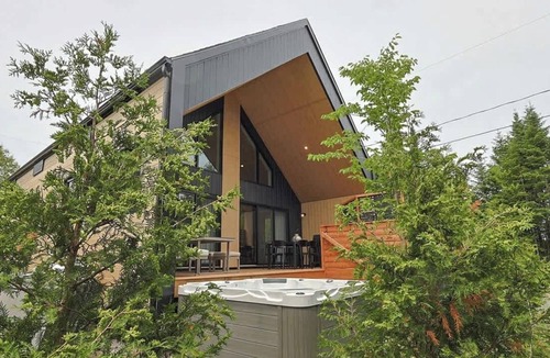 Pont-Rouge Ski Chalet | Echo des Bois - Cozy Getaway - Spa and Relaxation