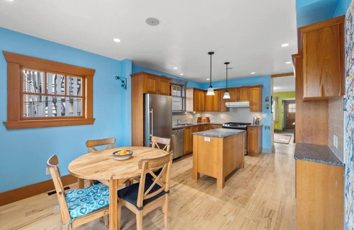 East Side House | Eclectic Home Near Commercial Drive- Quick Transit