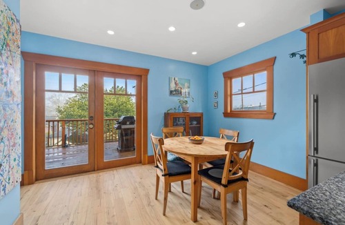 East Side House | Eclectic Home Near Commercial Drive- Quick Transit