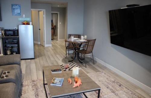 Chemainus House | Edgewater sunrise apartment