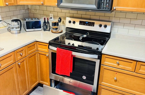 Northeast Edmonton House | Edmonton, Brinell Park, Comfy Guest Retreat, 3BRs 4 Beds + Sofa bed and Garage