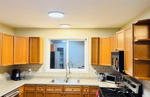 Northeast Edmonton House | Edmonton, Brinell Park, Comfy Guest Retreat, 3BRs 4 Beds + Sofa bed and Garage