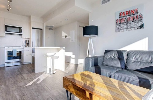 Metrotown Apartment | Elegant 1BR Apt with Skyline Views near Metropolis