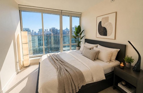 Yaletown Apartment | Elegant 2 Bedroom Escape in Trendy Yaletown