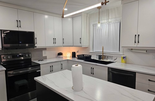 Terra Nova House | Elegant 3-bedroom Home Away From Home, Luxury Styled