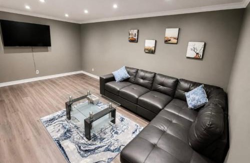 Vaudreuil Villa | Elegant 3BR Townhome with Lounge, Parking