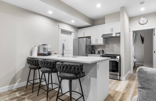Campbell River House | Elegant Coastal 2BR Suite Perfect for Families Near Beach