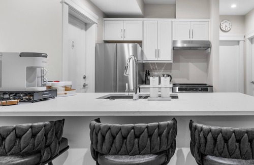 Campbell River House | Elegant Coastal 2BR Suite Perfect for Families Near Beach