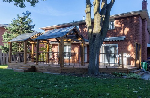 Mississauga House | Elegant Mansion with Private Bar & Social Lounge