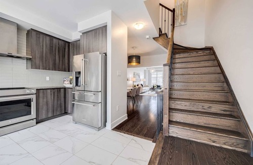 Lakeview House | Elegant Port Credit Escape | Lakefront & Dining