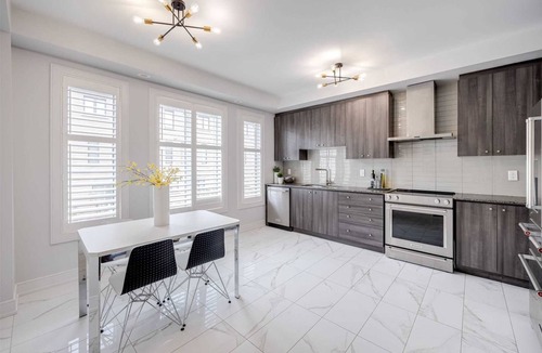 Lakeview House | Elegant Port Credit Escape | Lakefront & Dining