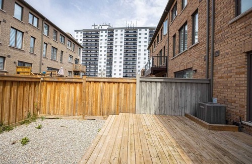 Lakeview House | Elegant Port Credit Escape | Lakefront & Dining