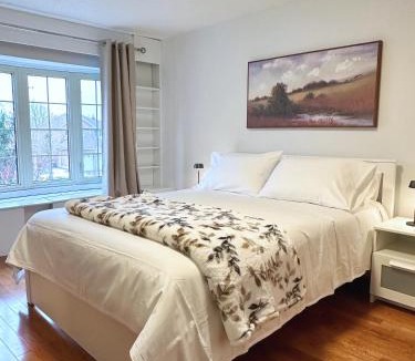 Richmond Hill House | Elegant Spacious 4BR House in Upscale Neighborhood