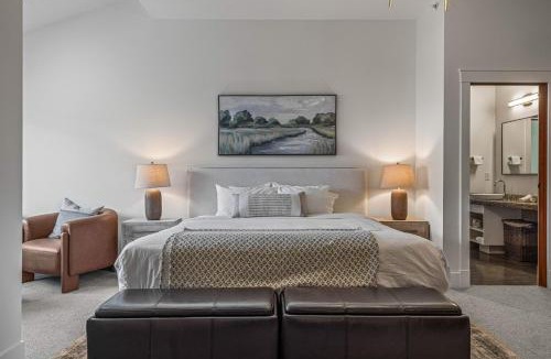 Canmore Apartment | Elevated Penthouse - Pool, Hot Tub & Relaxing Atmosphere!