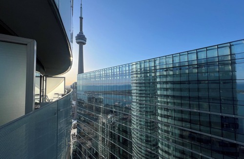 CityPlace House | Elite Urban Lodgings | Opulent Oasis