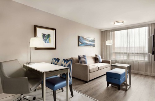 Pointe Claire Hotel | Embassy Suites by Hilton Montreal Airport