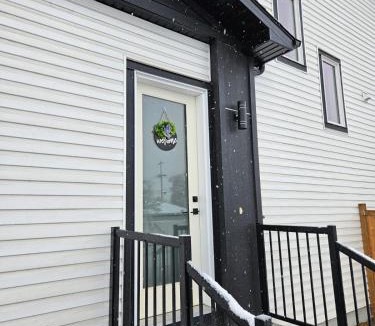 Lynnwood Ridge Apartment | Emerald - 10mins from Stampede Park