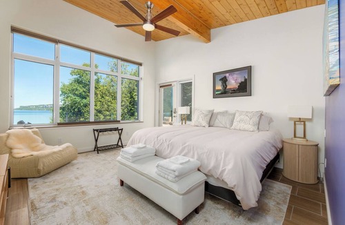 Lion's Head Bed & Breakfast | Emerald Waters | Artist’s BNB Retreat | Waterfront | EV | BB-2026-2