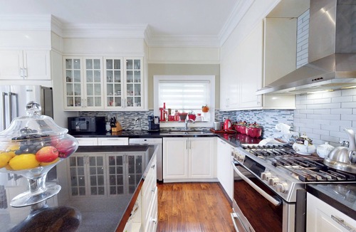 Bradford West Gwillimbury House | Enchanting Home with Pool and Sauna on 1 Acre Land