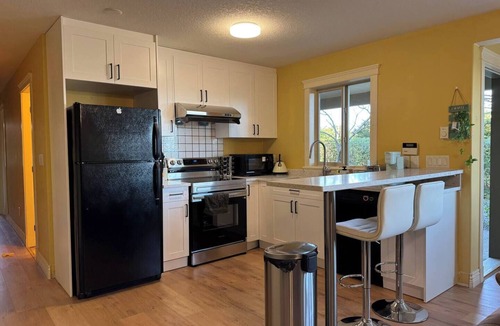 Regional District of Nanaimo House | Enjoy a bright and comfortable 2‑bedroom suite with a private entrance, full kitchen, and one bathroom. The space accommodates up to six guests and includes a cozy living area, smart TV, Wi‑Fi