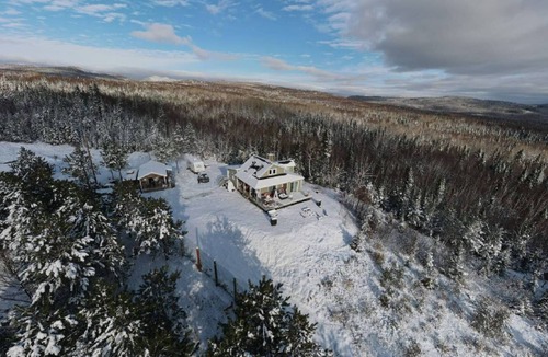 Baie-St-Paul Ski Chalet | Enjoy a stay in the heart of our kennel, in our comfortable chalet located in th