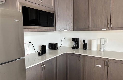 Lindsay House | Enjoy the comfort of this cozy home, minutes away from downtown!