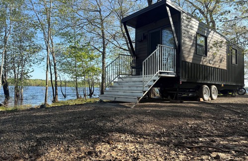 Springfield Cottage | Enjoy the lovely setting of this romantic spot in nature.