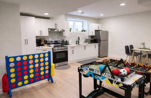 Southeast Edmonton House | Entertainment Suite| FoosBall| Games| Netflix